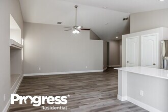 524 W Claxton Ave in North Las Vegas, NV - Building Photo - Building Photo