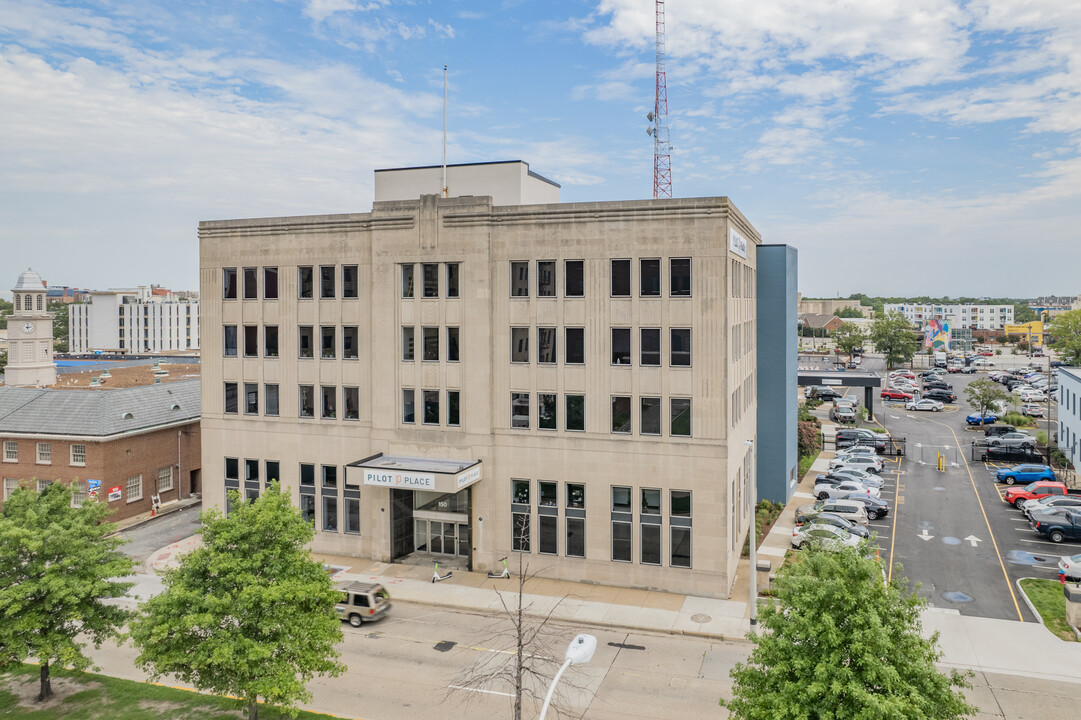 Pilot Place in Norfolk, VA - Building Photo