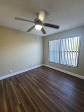 1517 Lake Crystal Dr, Unit E in West Palm Beach, FL - Foto de edificio - Building Photo