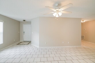 13038 Prairie Meadows Dr in Orlando, FL - Building Photo - Building Photo