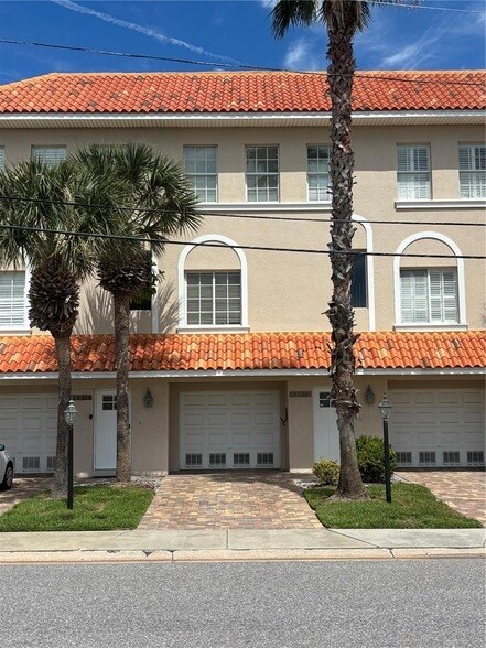 200 Brightwater Dr in Clearwater, FL - Building Photo