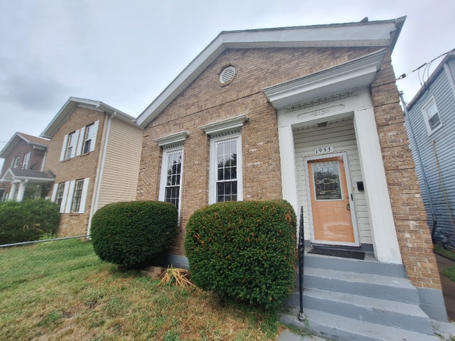property at 1933 W Madison St