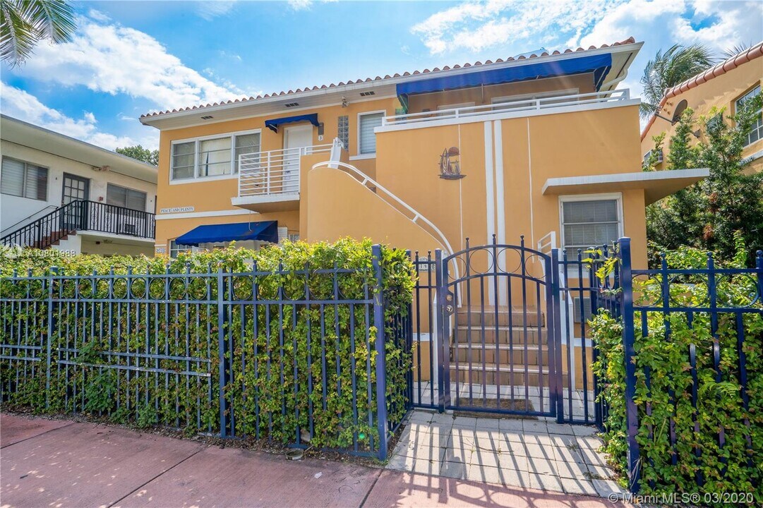 8200 Harding Ave-Unit -1 in Miami Beach, FL - Building Photo