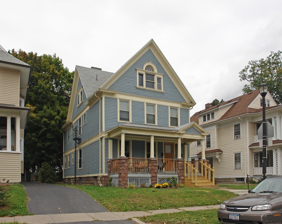 115 Laburnam Cres in Rochester, NY - Foto de edificio