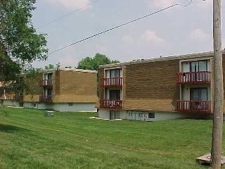 8618 Lane Ave in Raytown, MO - Foto de edificio - Building Photo