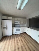 2186 W 60th St in Hialeah, FL - Building Photo