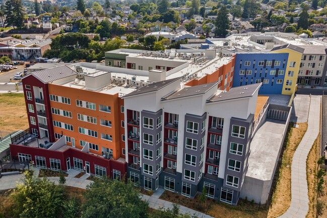 La Via Apartments in Petaluma, CA - Building Photo - Building Photo