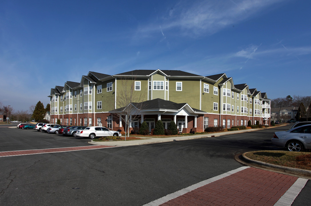 Manor in Pineville, NC - Foto de edificio