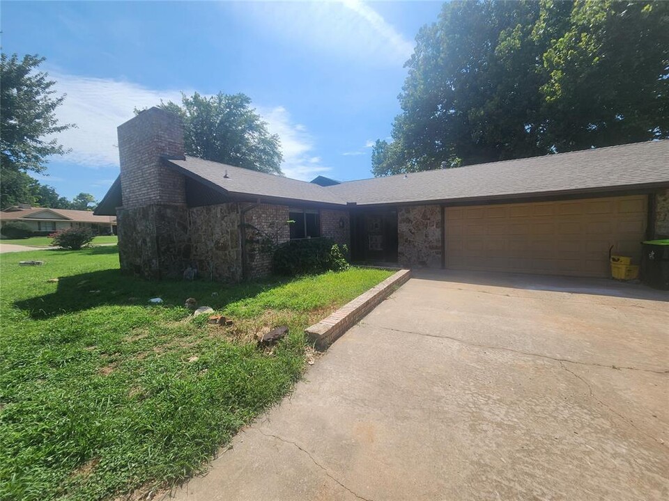 1811 Brookside Dr in Purcell, OK - Building Photo