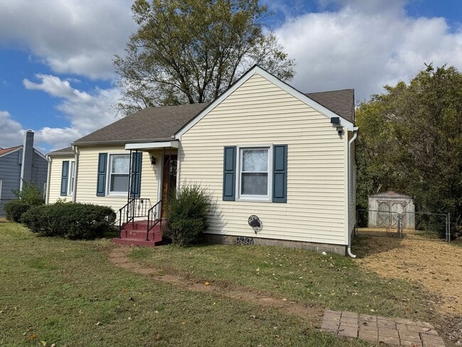 105 Delmar Dr in Clarksville, TN - Building Photo - Building Photo