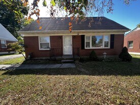 1002 Meadow Hill Rd in Louisville, KY - Building Photo