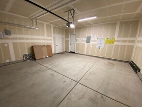 1045 W Sedona Ave in Visalia, CA - Building Photo - Building Photo