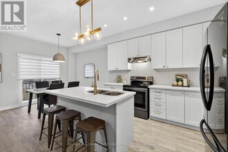 20 Gord Matthews Way in Uxbridge, ON - Building Photo - Building Photo