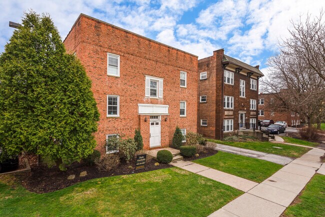 2708 Mayfield Building in Cleveland, OH - Foto de edificio - Building Photo