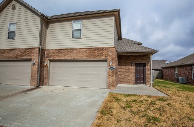 property at 901 Oakwood Ln