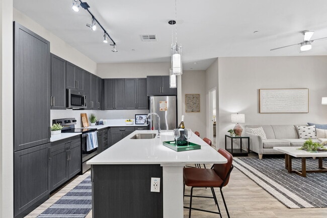 Axis Camelback in Phoenix, AZ - Building Photo - Building Photo