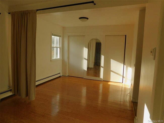 111 Lakeside Trail in Ridge, NY - Foto de edificio - Building Photo