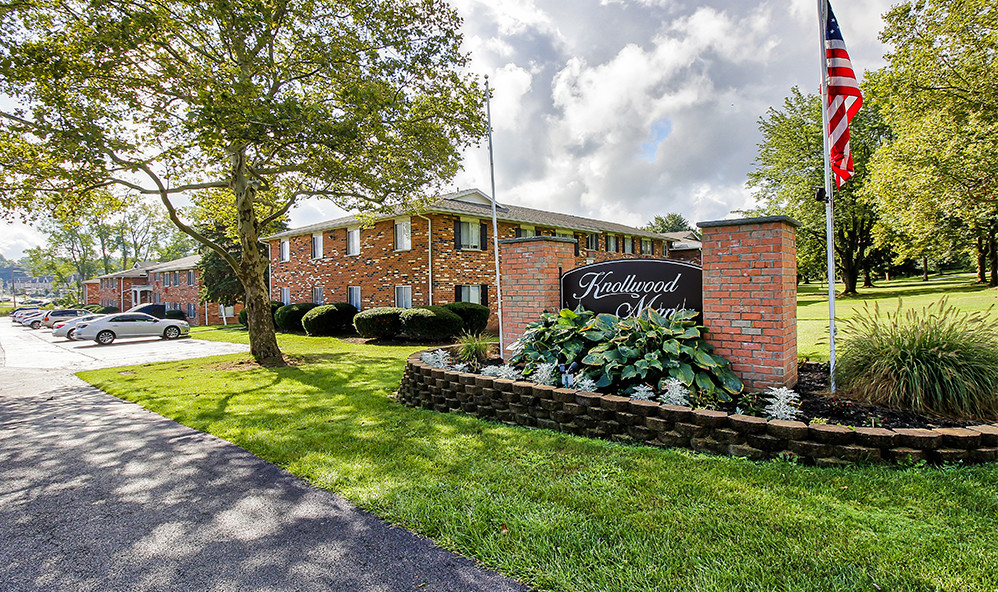 Knollwood Manor Apartment Homes in Fairport, NY - Building Photo