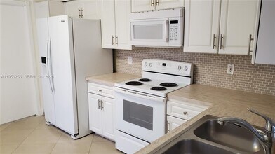 1611 Sorrento Dr in Weston, FL - Building Photo - Building Photo