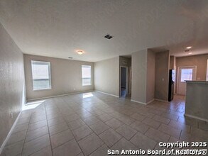 10330 Gibbons Creek in San Antonio, TX - Building Photo - Building Photo