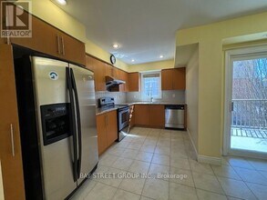 156 Legends Way in Markham, ON - Building Photo - Building Photo