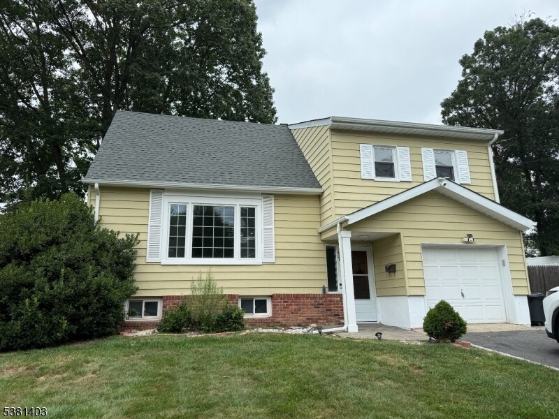 11 Saville Row in Fanwood, NJ - Building Photo
