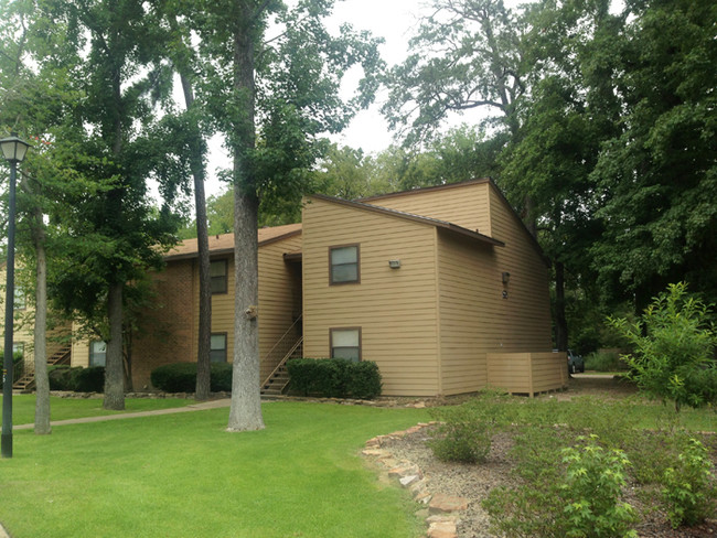 Wood Acres in Lufkin, TX - Foto de edificio - Building Photo