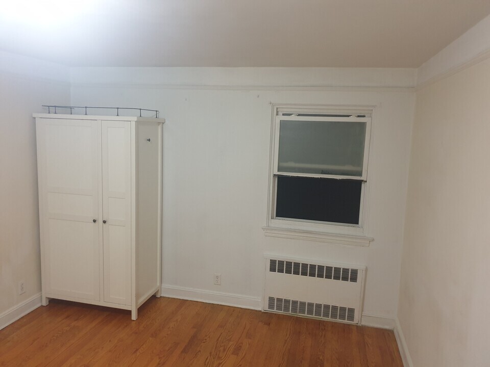 8722 Avon St in Jamaica, NY - Building Photo