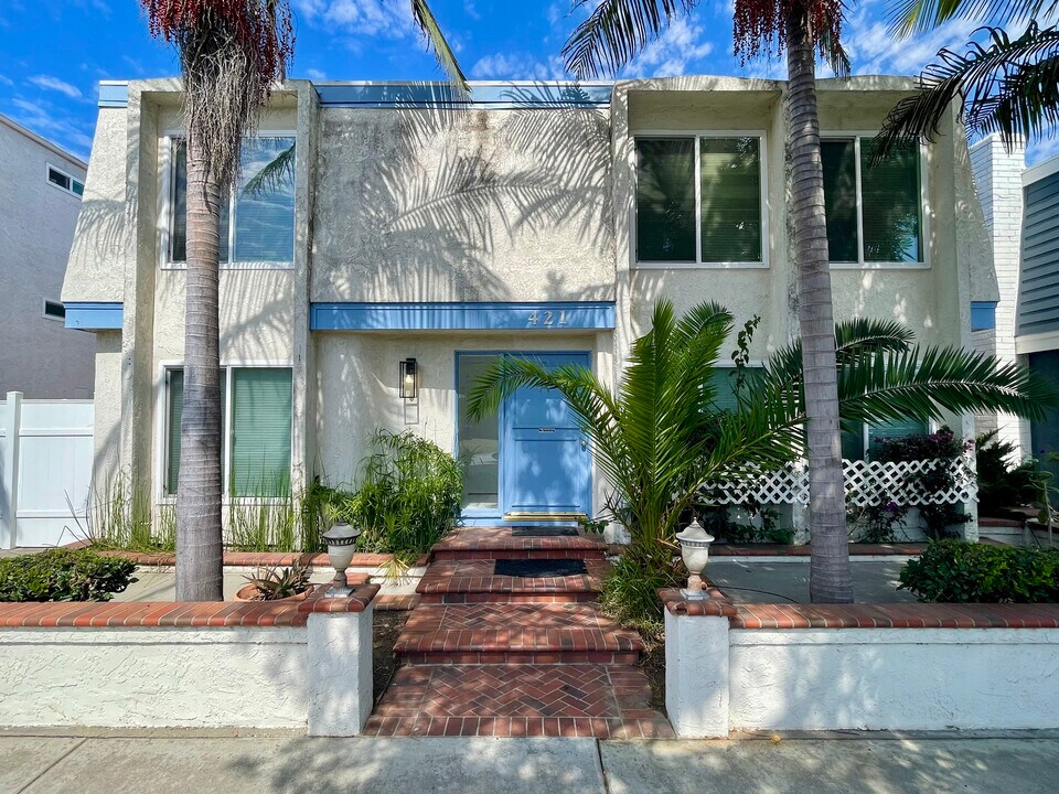 421 15th St in Huntington Beach, CA - Building Photo
