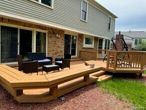 1141 Sandy Ridge Dr in Rochester Hills, MI - Building Photo - Building Photo