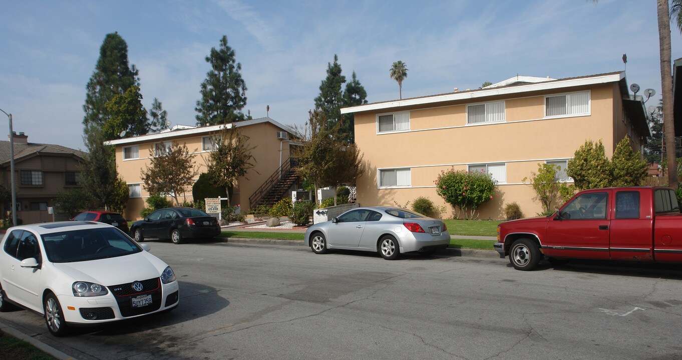 437-440 E Algrove St in Covina, CA - Foto de edificio