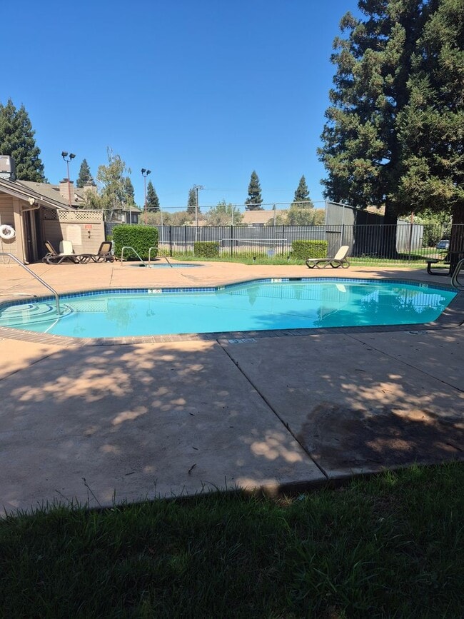 3715 Tallyho Dr in Sacramento, CA - Building Photo - Building Photo