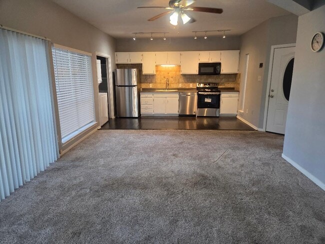 1401 April Villas, Unit apt 102 in Montgomery, TX - Foto de edificio - Building Photo
