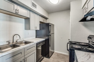 The Summit Apartments in Huntsville, TX - Foto de edificio - Building Photo