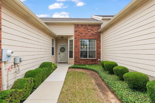 property at 252 Heritage Hill Dr