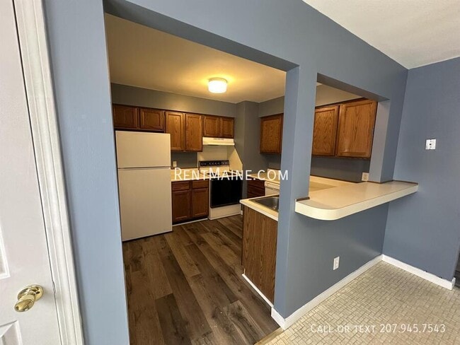 114 Main Rd S, Unit Apt E in Hampden, ME - Building Photo - Building Photo