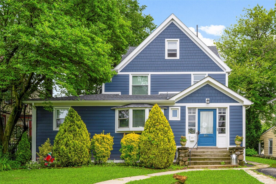 326 Prospect Ave in Mamaroneck, NY - Foto de edificio