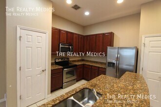 3736 Avalon Park E Blvd in Orlando, FL - Building Photo - Building Photo