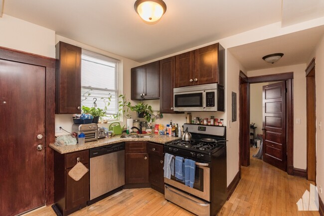 858 W Fletcher St, Unit 3S