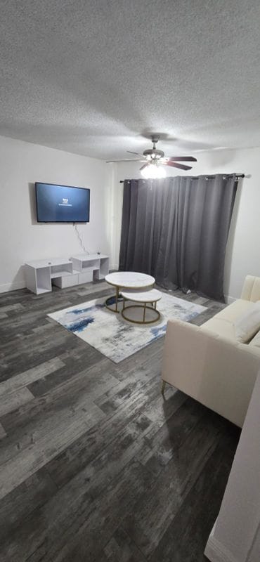 530 S Park Rd in Hollywood, FL - Foto de edificio - Building Photo