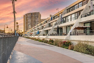 The Promenade at Marina City Club in Marina Del Rey, CA - Building Photo