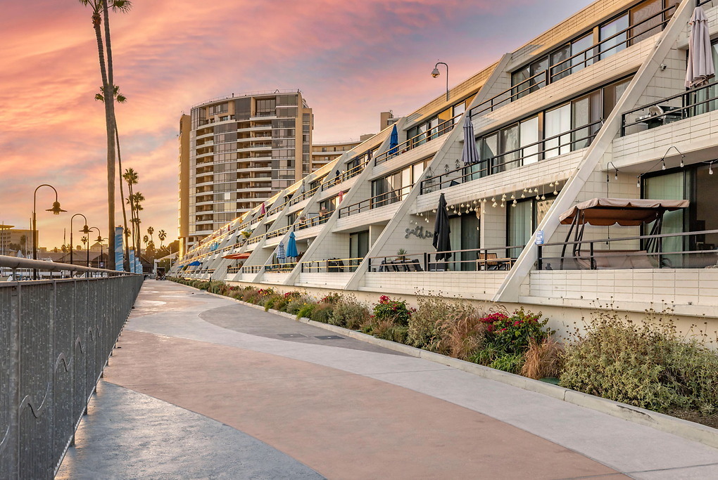The Promenade at Marina City Club in Marina Del Rey, CA - Building Photo