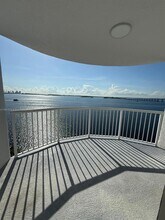1420 Brickell Bay Dr in Miami, FL - Building Photo - Building Photo