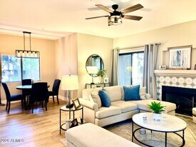 15050 N Thompson Peak Pkwy in Scottsdale, AZ - Building Photo