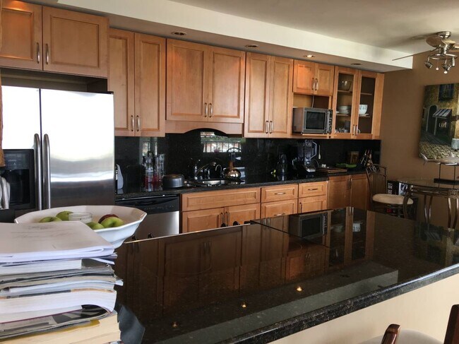 11930 N Bayshore Dr, Unit 1409 in North Miami, FL - Building Photo - Building Photo