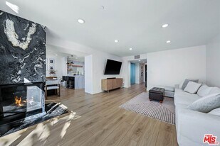 123 S Clark Dr in Los Angeles, CA - Building Photo