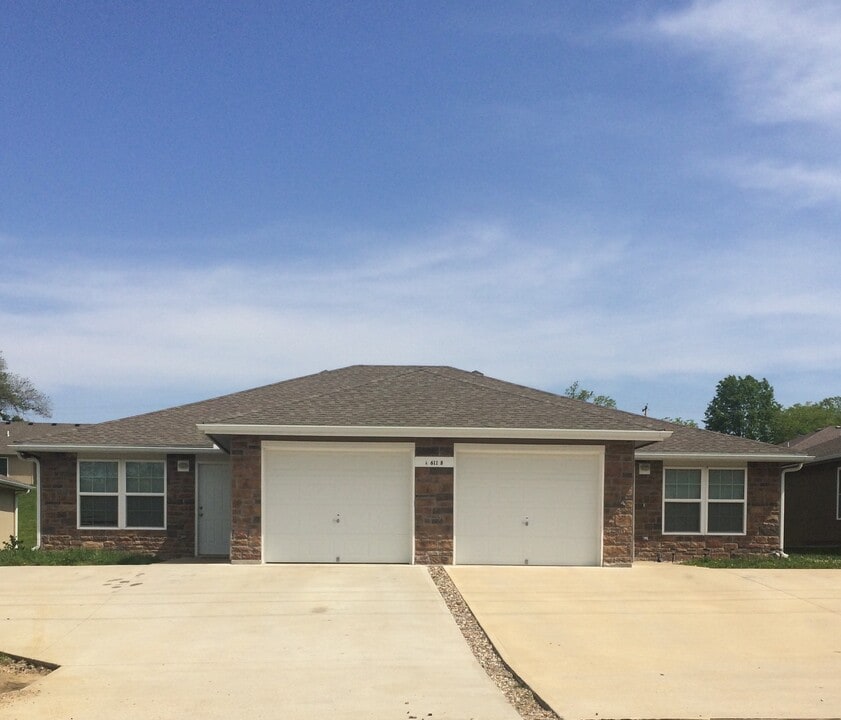 611 W Market St in Warrensburg, MO - Building Photo