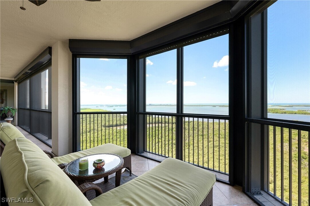 4875 Pelican Colony Blvd in Bonita Springs, FL - Foto de edificio