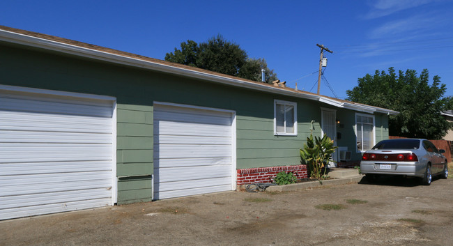 2175 W Park St in Stockton, CA - Building Photo - Building Photo