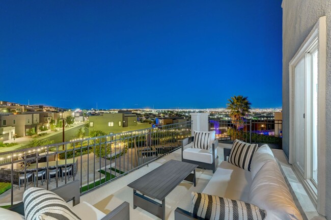 799 Glistening Lgt Ct in Henderson, NV - Building Photo - Building Photo